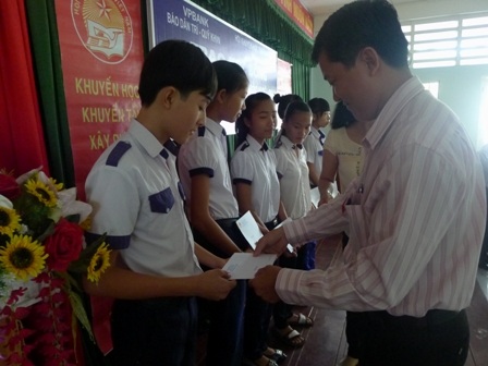 40 suất học bổng “Hành động vì những ước mơ” đến với học sinh nghèo An Giang - 1 40 suất học bổng “Hành động vì những ước mơ” đến với học sinh nghèo An Giang