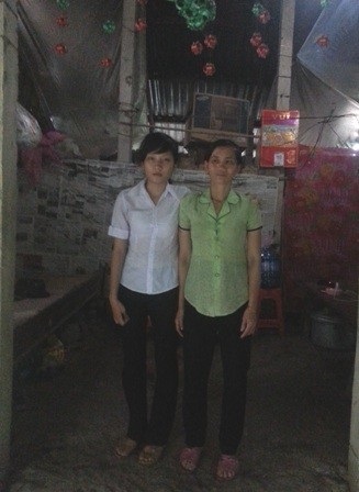 Đỗ đại học, nữ sinh lo đi làm công nhân vì không có tiền nhập học - 2 Ngoài việc phụ mẹ lột hạt điều, Ngọc Mai còn đi cắt rau ngổ bán lấy tiền mua gạo