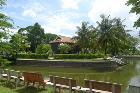 Về đất Sen hồng, ghé thăm Khu di tích Nguyễn Sinh Sắc - 3 Mô hình nhà sản, ao cá của Bác Hồ