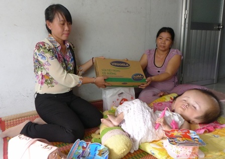 Quà trung thu đến với các bé họ Nhân và hàng trăm trẻ em nghèo TP Cần Thơ - 1 Quà trung thu đến với các bé họ Nhân và hàng trăm trẻ em nghèo TP Cần Thơ