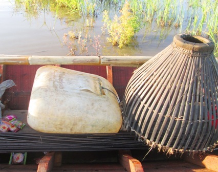 Đây là cái nơm dùng để bắt cá khi đẩy côn