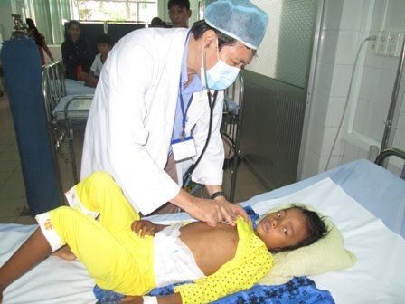 Cứu sống một bé gái người Campuchia bị sốt xuất huyết nặng - 1 Cứu sống một bé gái người Campuchia bị sốt xuất huyết nặng