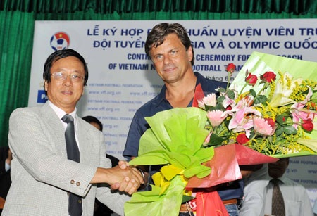 HLV Falko Goetz chính thức tiếp quản “ghế nóng” - 3 HLV Falko Goetz chính thức tiếp quản “ghế nóng” - 3