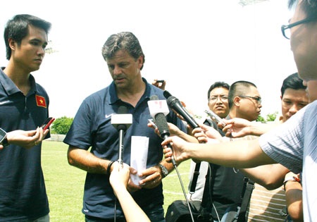 HLV Falko Goetz “chào” sân Mỹ Đình - 7