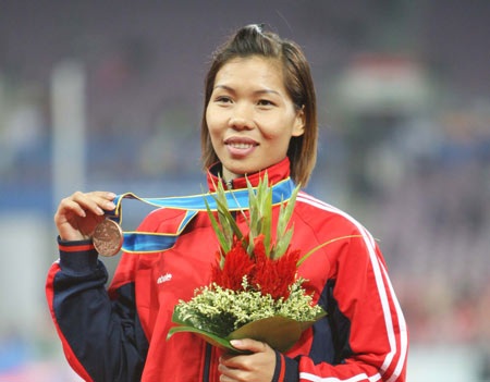 “Nữ hoàng tốc độ” Vũ Thị Hương dính chấn thương nặng - 2 “Nữ hoàng tốc độ” Vũ Thị Hương dính chấn thương nặng - 2