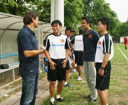 HLV Falko Goetz “chào” sân Mỹ Đình - 8