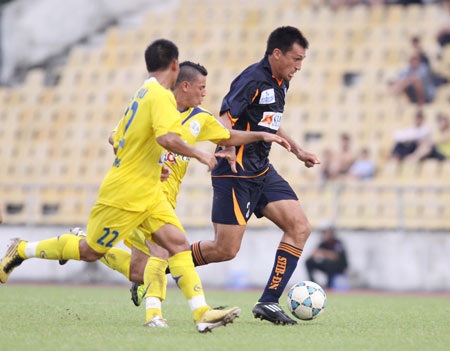 SL Nghệ An lại gây thất vọng, B. Bình Dương hồi sinh - 1