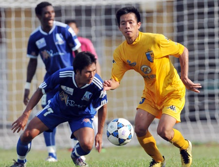 SL Nghệ An lại gây thất vọng, B. Bình Dương hồi sinh - 2