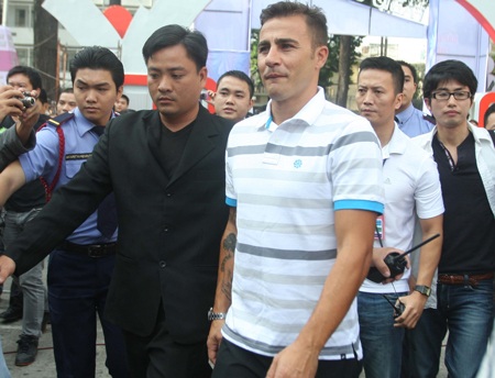 Cannavaro: “Thi đấu ở vị trí trung vệ chỉ là tình cờ” - 2 Cannavaro: “Thi đấu ở vị trí trung vệ chỉ là tình cờ” - 2