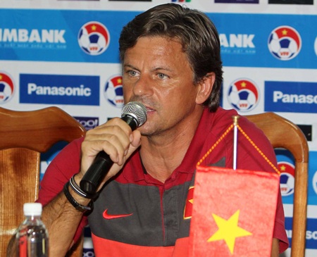 Thầy trò HLV Falko Goetz muốn vô địch VFF Cup - 1