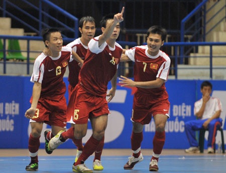 Futsal Việt Nam xuất sắc vượt qua Trung Quốc - 1