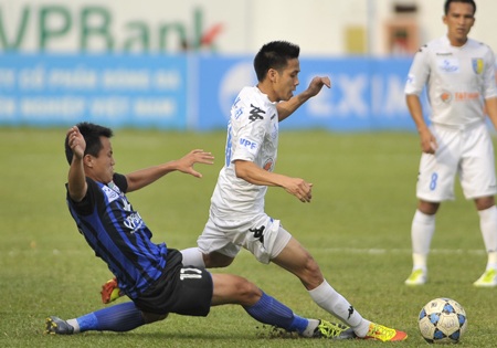 Giành 1 điểm ở Pleiku, Hà Nội T&T tạm vươn lên dẫn đầu