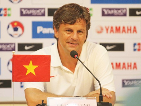 Tân “thuyền trưởng” Falko Goetz hết lời khen học trò - 2