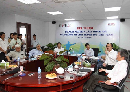 Các ông “bầu” đồng loạt phản đối, VFF họp khẩn cấp - 1 Các ông “bầu” đồng loạt phản đối, VFF họp khẩn cấp - 1