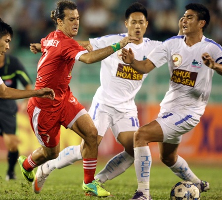 Sài Gòn FC vào bán kết sau trận đấu nhiều bạo lực - 2