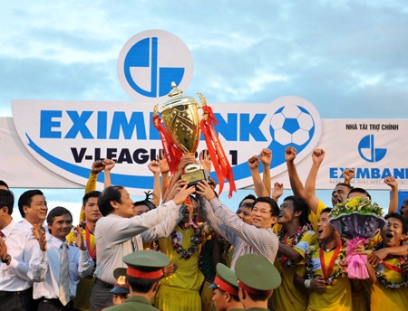 Tân “vương” SL Nghệ An nhận thêm phần thưởng - 1 Tân “vương” SL Nghệ An nhận thêm phần thưởng - 1