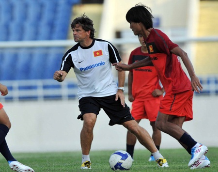 ĐT Việt Nam tăng cường sức mạnh tấn công - 2