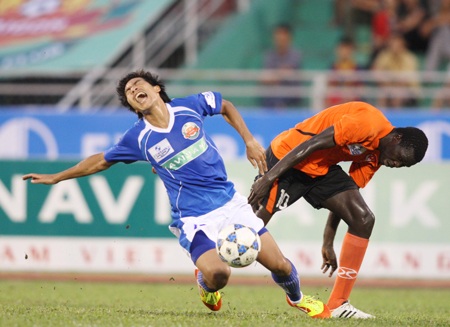 Trận “derby” TPHCM bất phân thắng bại - 2