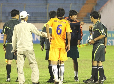 Bức xúc trọng tài, SHB Đà Nẵng kiến nghị dừng giải V-League - 1 Bức xúc trọng tài, SHB Đà Nẵng kiến nghị dừng giải V-League