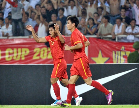 7 tuyển thủ đóng góp 8000 cuốn vở đến vùng sâu vùng xa - 1