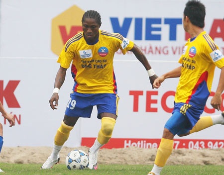Chân sút Samson phải quay lại giải V-League? - 1 Chân sút Samson phải quay lại giải V-League? - 1