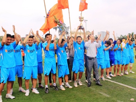 SHB đăng quang giải bóng đá Liên Ngân hàng - 1