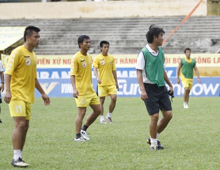 Khán giả Nghệ An sôi sục trước trận “chung kết” - 3 Khán giả Nghệ An sôi sục trước trận “chung kết” - 3