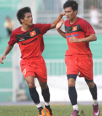 Nhiều bài toán khó chờ HLV Falko Goetz - 2