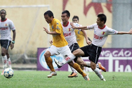 V. Ninh Bình hòa thất vọng trên sân nhà - 2