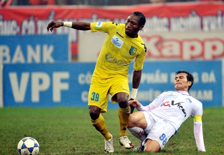 “Bắn hạ” V. Hải Phòng, Hà Nội T&T giành lại ngôi đầu