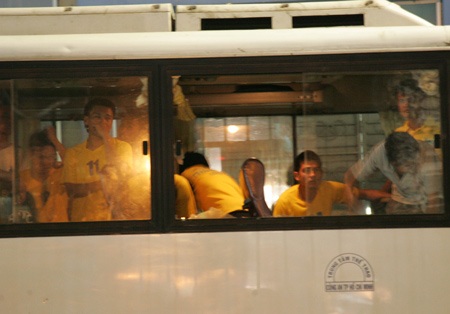 Đội khách bị tấn công, Sài Gòn FC nhận án “treo sân” - 1 Đội khách bị tấn công, Sài Gòn FC nhận án “treo sân” - 1