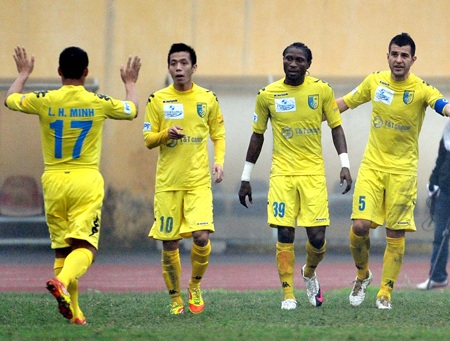 “Bắn hạ” V. Hải Phòng, Hà Nội T&T giành lại ngôi đầu