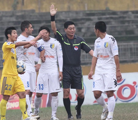 Giải Super League bị “xóa sổ”? - 1