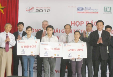 Công bố giải golf vì trẻ em Việt Nam 2012 - 2 Công bố giải golf vì trẻ em Việt Nam 2012