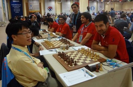 Quang Liêm tiếp tục tỏa sáng tại vòng 8 giải Olympiad thế giới - 1 Quang Liêm vượt qua đối thủ đội chủ nhà Thổ Nhĩ Kỳ đầy thuyết phục