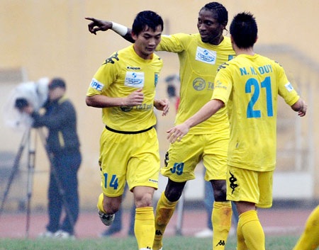 Thanh Hóa gặp khó, Hà Nội T&T củng cố ngôi đầu - 1 Thanh Hóa gặp khó, Hà Nội T&T củng cố ngôi đầu