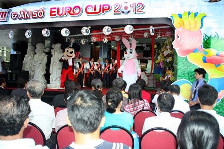 Sôi nổi khuyến mại song hành cùng Euro 2012 - 1 Sôi nổi khuyến mại song hành cùng Euro 2012