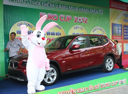 Nhiều cơ hội trúng thưởng lớn dành cho người hâm mộ mùa Euro - 2 Nhiều cơ hội trúng thưởng lớn dành cho người hâm mộ mùa Euro