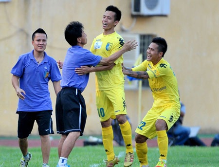 Cựu “vương” quyết đấu, Hà Nội T&T tiếp đà bay cao?