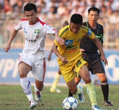 “Vua sân cỏ” lại trở  thành tâm điểm chỉ trích