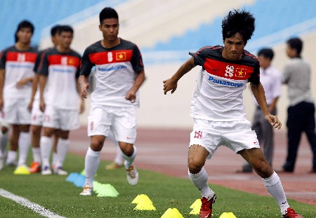 ĐT Việt Nam rèn luyện thể lực ở Nha Trang - 1 Chuyến tập huấn tại Nha Trang là cơ hội tốt để ĐT Việt Nam cải thiện thể lực (Ảnh: Gia Hưng)