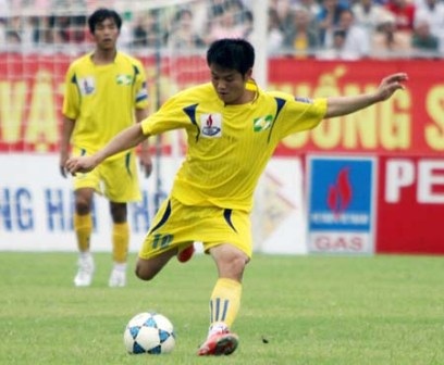 Lo Văn Quyến lại trở chứng, V.Ninh Bình chỉ cho ngôi sao cũ của