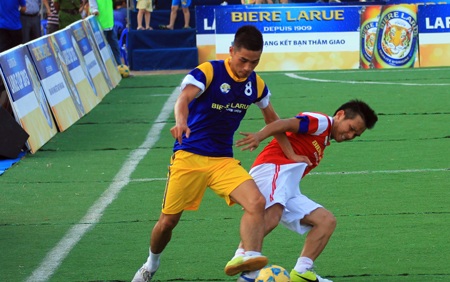 FC An Dương lên ngôi vô địch giải bóng đá Hà Nội - Larue Cup 2013 - 1 Trận chung kết đã diễn ra rất hấp dẫn