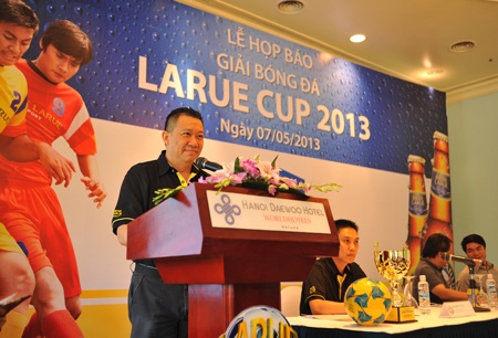 Người hâm mộ Hà Nội hào hứng chờ đón Larue Cup 2013 - 3 Ông Larry Lee - Tổng giám đốc Công ty TNHH Nhà máy bia Châu Á Thái Bình Dương - Hà Nội