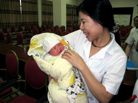Giây phút vỡ òa đón nhận cháu bé bị bắt cóc trở về - 14 Giây phút vỡ òa đón nhận cháu bé bị bắt cóc trở về - 14
