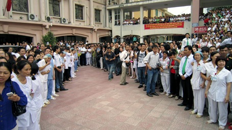 Giây phút vỡ òa đón nhận cháu bé bị bắt cóc trở về - 1 Giây phút vỡ òa đón nhận cháu bé bị bắt cóc trở về - 1