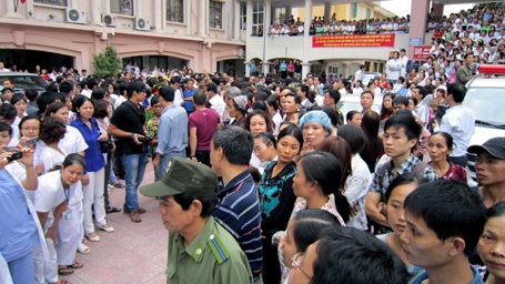 Giây phút vỡ òa đón nhận cháu bé bị bắt cóc trở về - 2 Giây phút vỡ òa đón nhận cháu bé bị bắt cóc trở về - 2