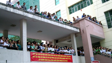 Giây phút vỡ òa đón nhận cháu bé bị bắt cóc trở về - 3 Giây phút vỡ òa đón nhận cháu bé bị bắt cóc trở về - 3