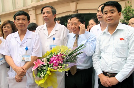 Giây phút vỡ òa đón nhận cháu bé bị bắt cóc trở về - 4 Giây phút vỡ òa đón nhận cháu bé bị bắt cóc trở về - 4