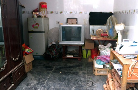 Kẻ cướp vào nhà giết chết vợ, chém chồng trọng thương - 1